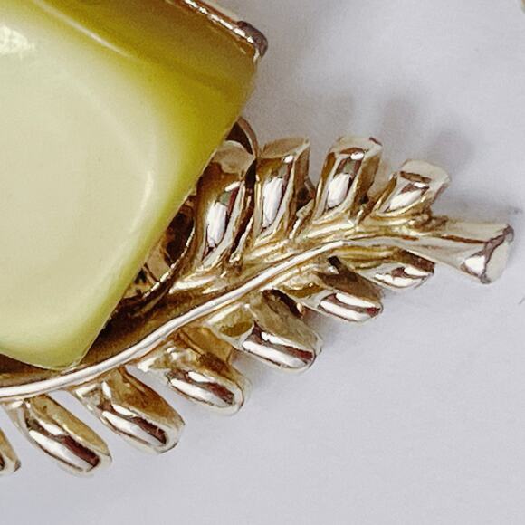 Vintage Signed Coro Earrings Mid Century Thermoset Lucite Clip On 50s Chartreuse - Picture 6 of 12